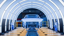 NIO ES8 – Full aluminum car body with BASF Oxsilan® thin film pretreatment, CathoGuard® 800 e-coat, waterborne primer, waterborne basecoat and a two component clear coat.
Photo: BASF
